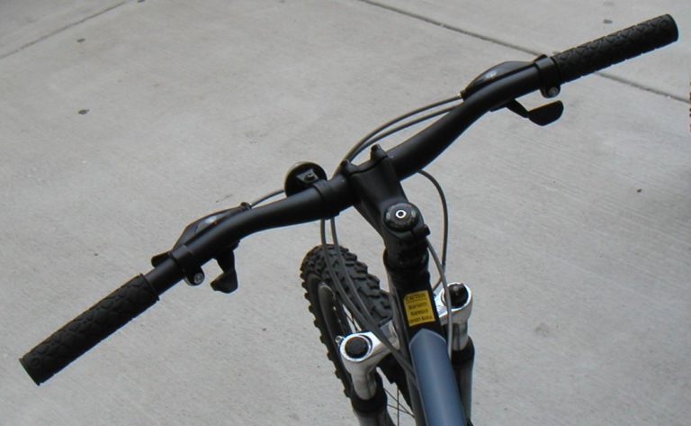 HOW TO RAISE THE HANDLEBARS ON A MOUNTAIN BIKE IN SIMPLE STEPS