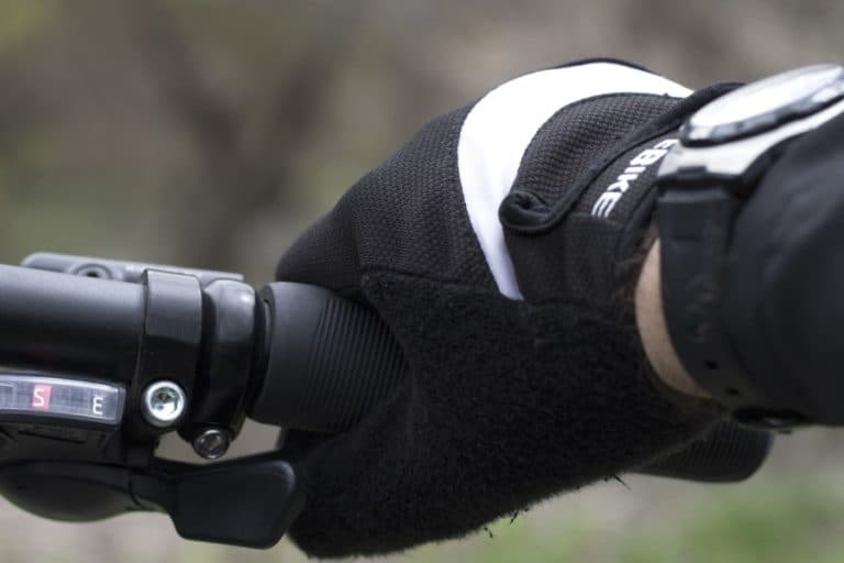 MAKE YOUR MTB GLOVES TOUCHSCREEN COMPATIBLE IN 4 EASY WAYS