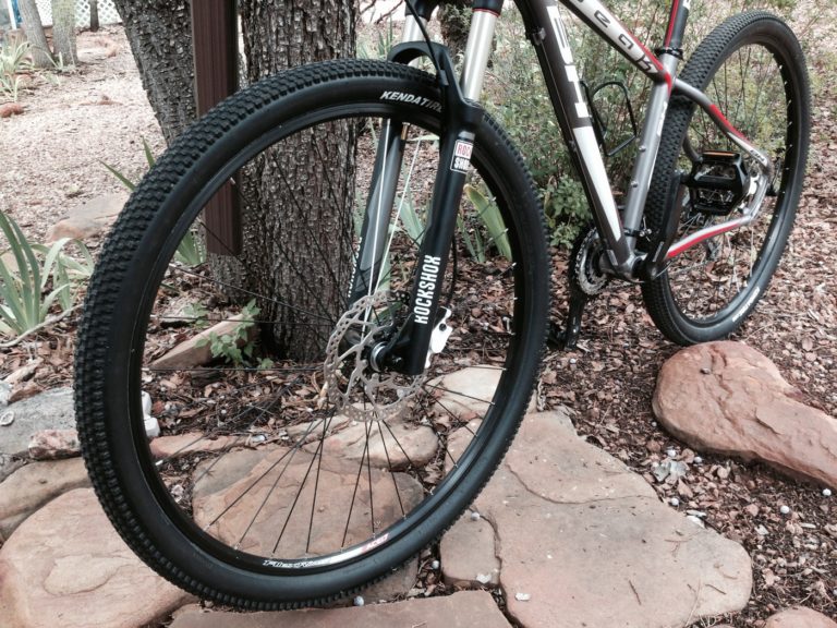 HOW TO TELL IF A BIKE TIRE IS TUBELESS OR NOT? A DETAILED GUIDE ON IT