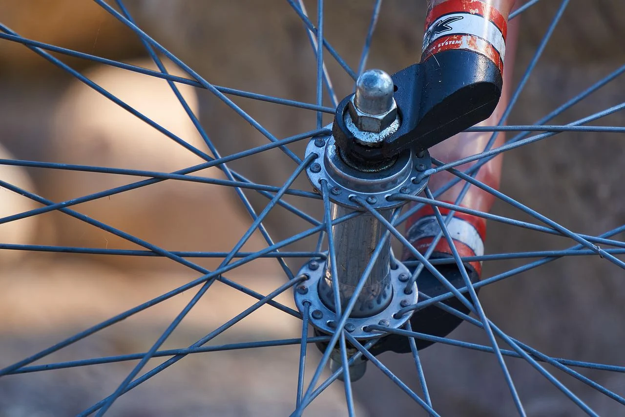 Reasons your MTB spokes come loose and how to fix them.